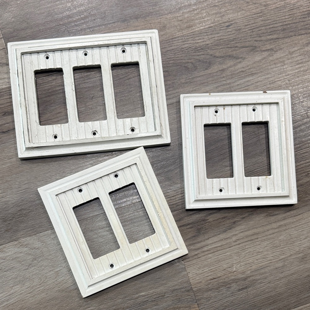 AMERELLE Cottage 2 Gangs & 3-gang Decorator Rocker White Wood BMC Wall Plate